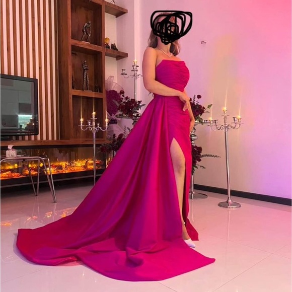 Evening gown/dress - Picture 1 of 3